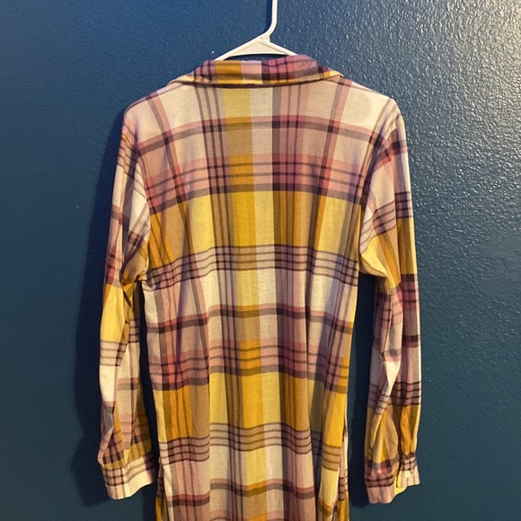 Beautiful flannel long short with sleeves and can be tied up. - Picture 4 of 6